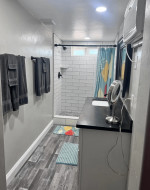 Freshly remodeled, close to sky Harbor airport downtown Phoenix and hospitals. Also plenty of dining within 2 miles